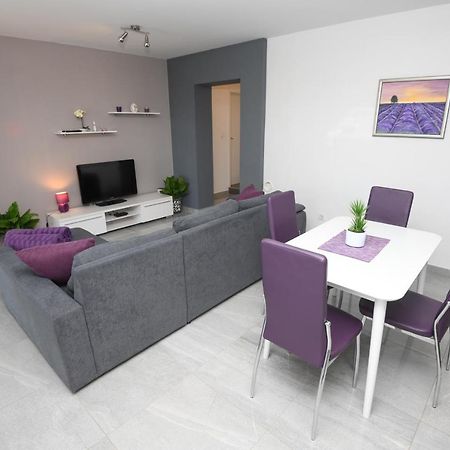 Apartments Lidija - Sea View Apartment With Exclusive Right Of Using Hot Tub Or Split Level Apartment With Exclusive Right Of Using Pool Podstrana Esterno foto