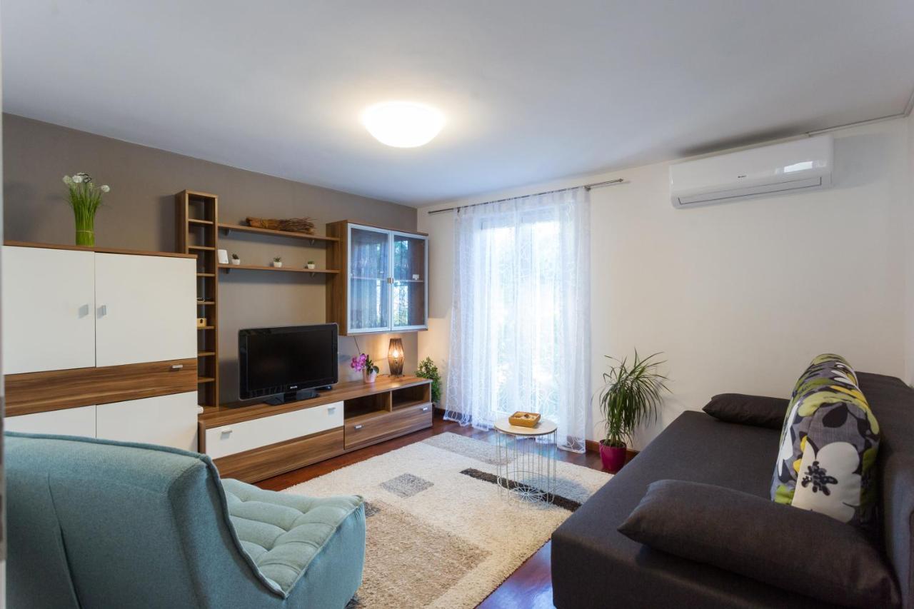 Apartments Lidija - Sea View Apartment With Exclusive Right Of Using Hot Tub Or Split Level Apartment With Exclusive Right Of Using Pool Podstrana Esterno foto