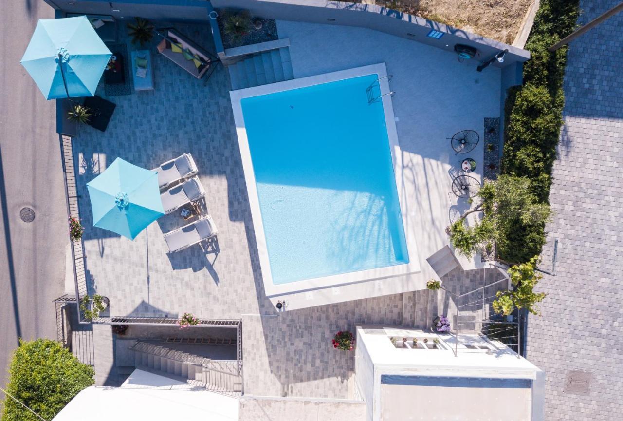 Apartments Lidija - Sea View Apartment With Exclusive Right Of Using Hot Tub Or Split Level Apartment With Exclusive Right Of Using Pool Podstrana Esterno foto