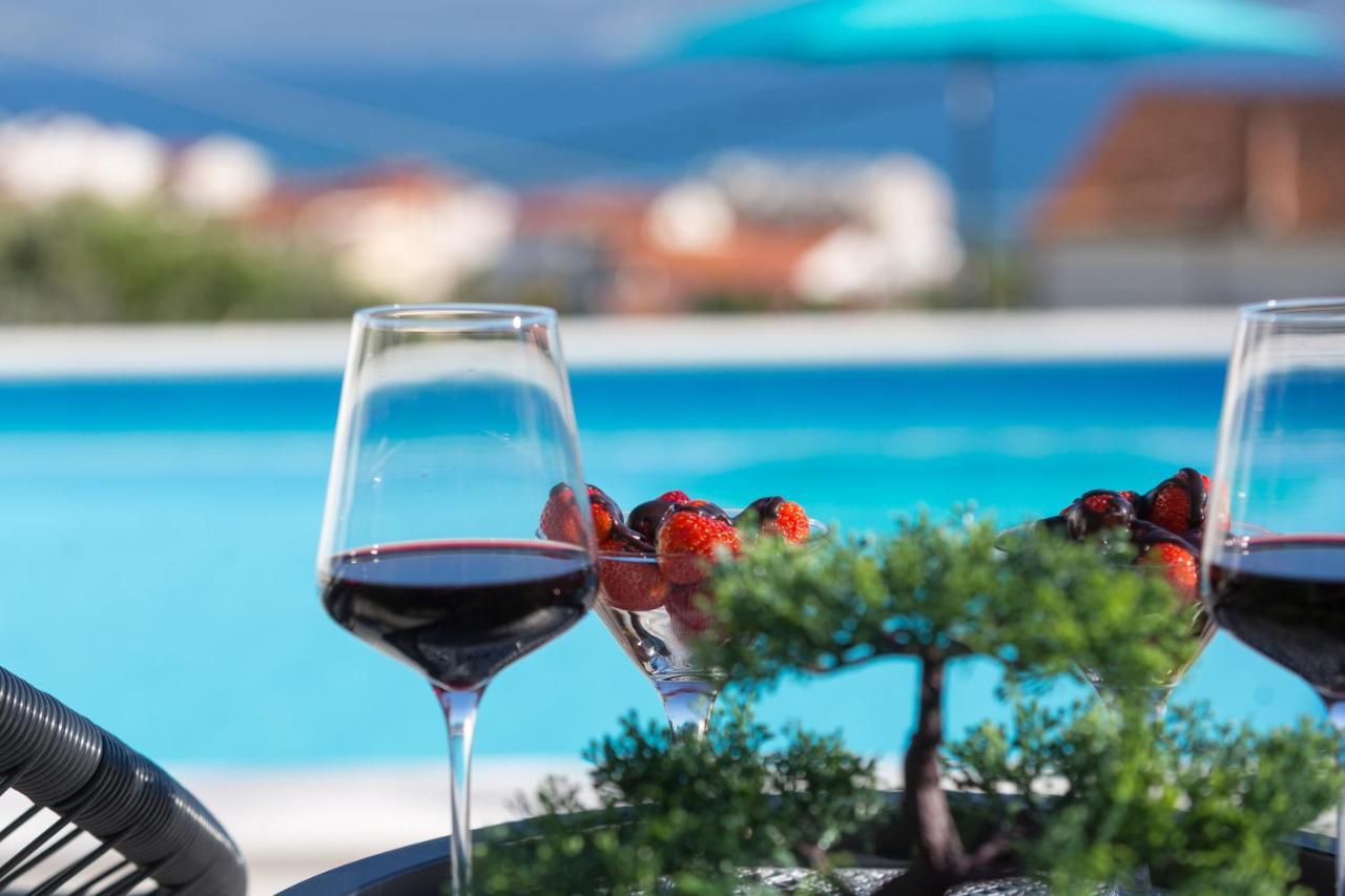 Apartments Lidija - Sea View Apartment With Exclusive Right Of Using Hot Tub Or Split Level Apartment With Exclusive Right Of Using Pool Podstrana Esterno foto
