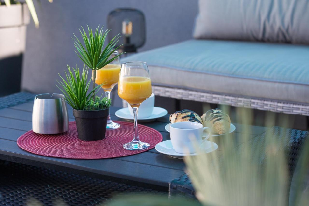 Apartments Lidija - Sea View Apartment With Exclusive Right Of Using Hot Tub Or Split Level Apartment With Exclusive Right Of Using Pool Podstrana Esterno foto