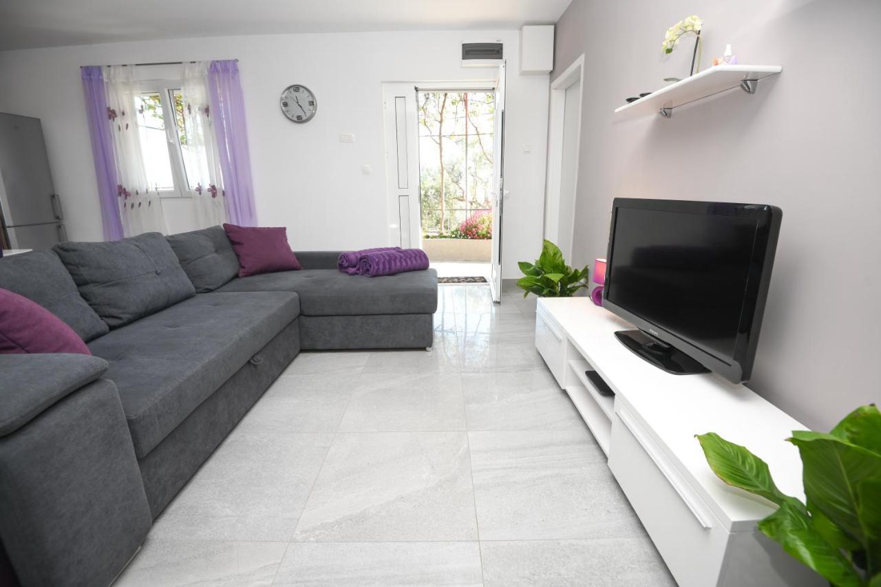 Apartments Lidija - Sea View Apartment With Exclusive Right Of Using Hot Tub Or Split Level Apartment With Exclusive Right Of Using Pool Podstrana Esterno foto