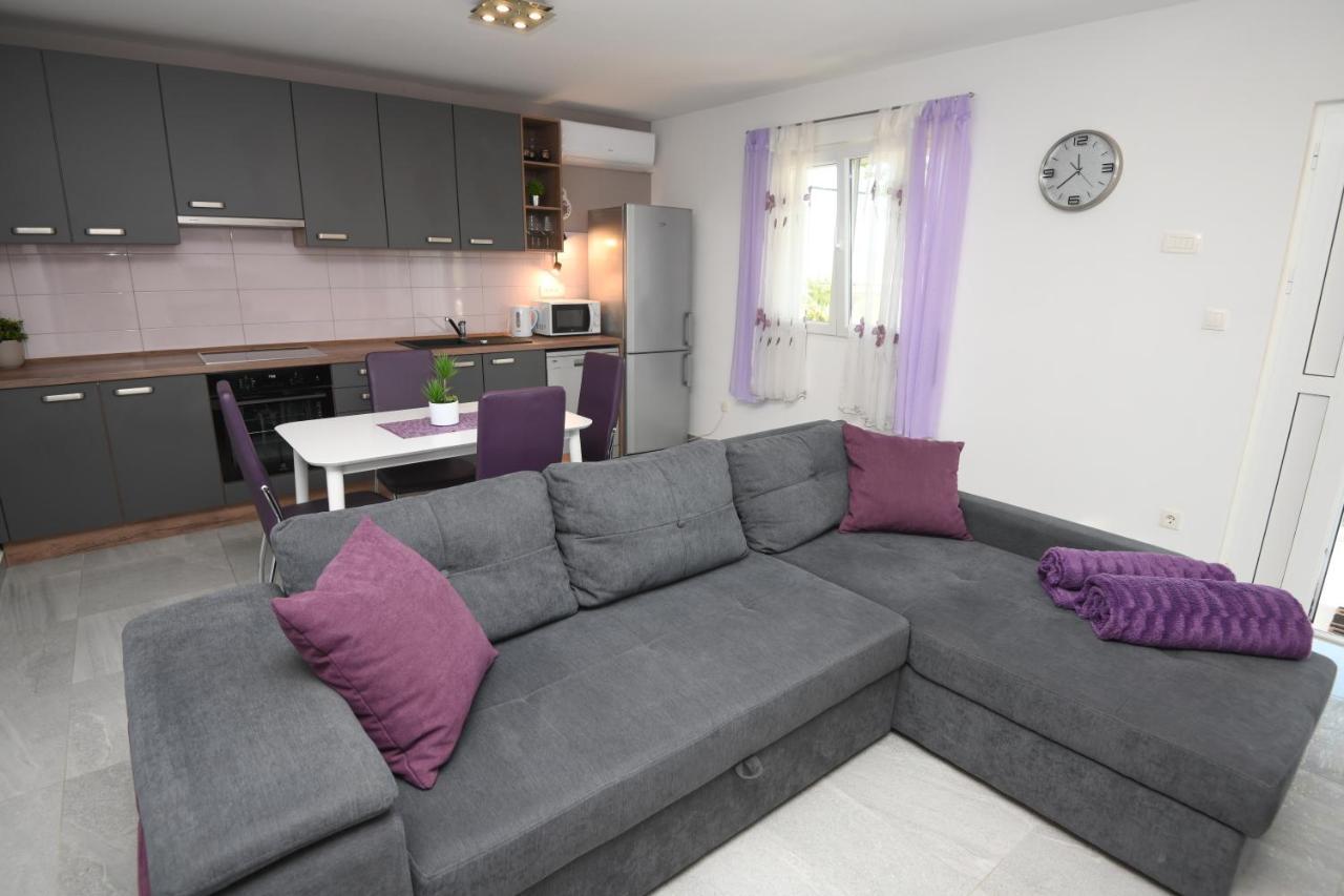 Apartments Lidija - Sea View Apartment With Exclusive Right Of Using Hot Tub Or Split Level Apartment With Exclusive Right Of Using Pool Podstrana Esterno foto