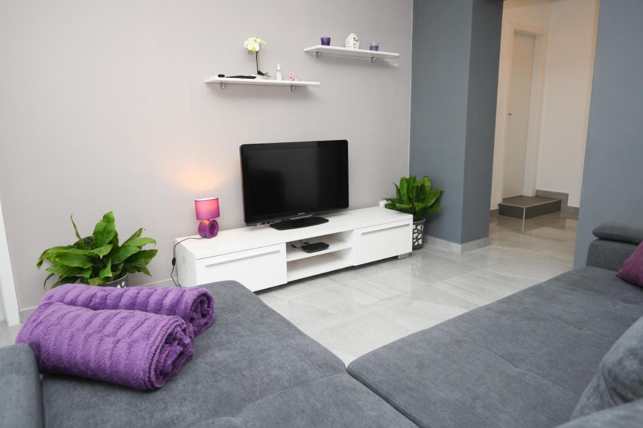 Apartments Lidija - Sea View Apartment With Exclusive Right Of Using Hot Tub Or Split Level Apartment With Exclusive Right Of Using Pool Podstrana Esterno foto