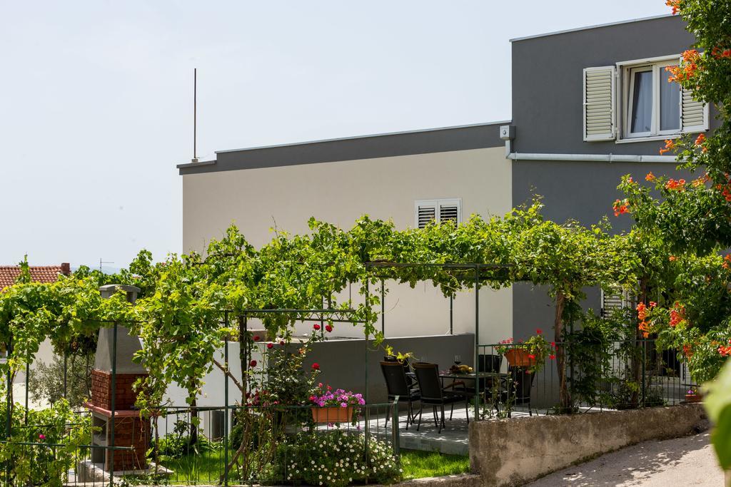 Apartments Lidija - Sea View Apartment With Exclusive Right Of Using Hot Tub Or Split Level Apartment With Exclusive Right Of Using Pool Podstrana Esterno foto