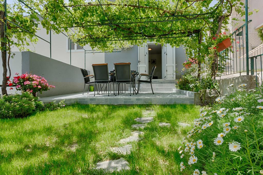 Apartments Lidija - Sea View Apartment With Exclusive Right Of Using Hot Tub Or Split Level Apartment With Exclusive Right Of Using Pool Podstrana Esterno foto