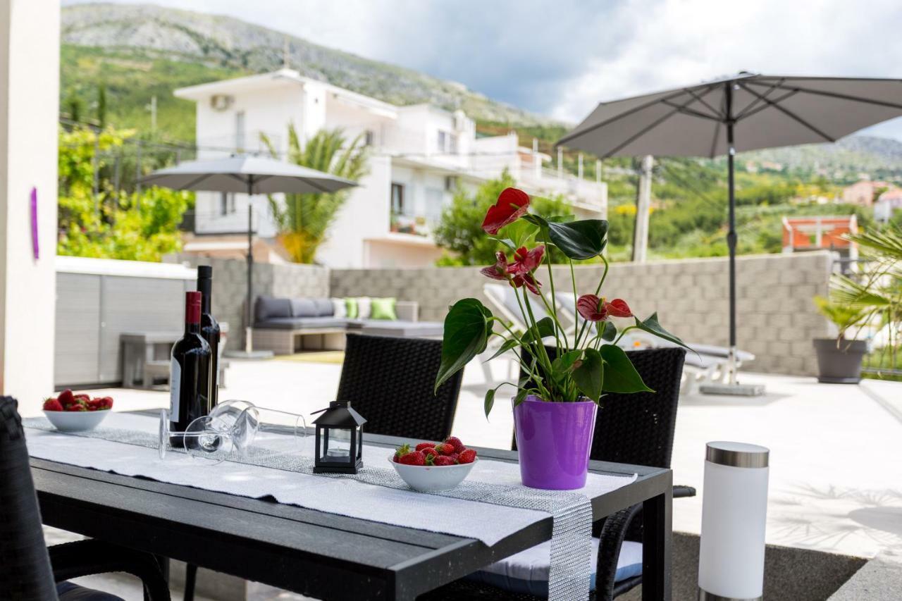 Apartments Lidija - Sea View Apartment With Exclusive Right Of Using Hot Tub Or Split Level Apartment With Exclusive Right Of Using Pool Podstrana Esterno foto