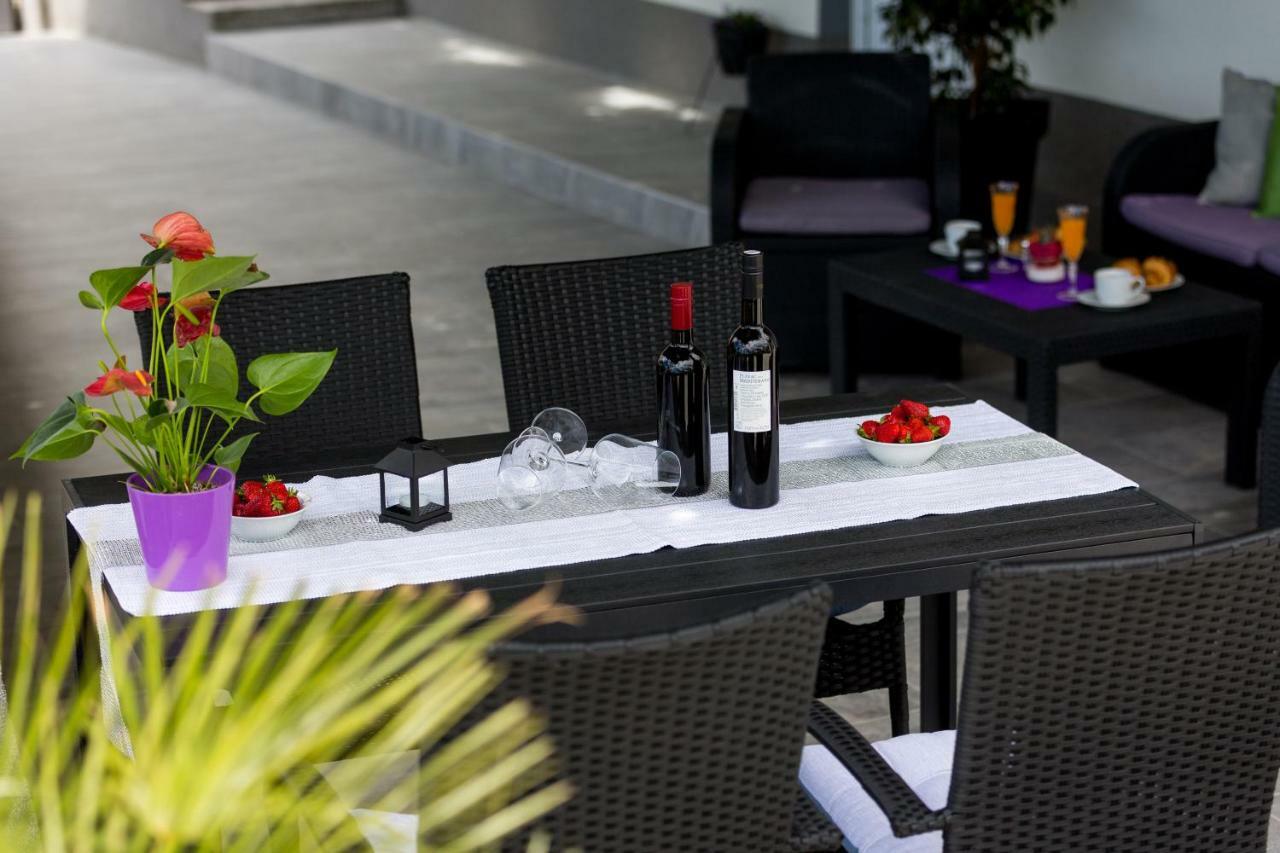 Apartments Lidija - Sea View Apartment With Exclusive Right Of Using Hot Tub Or Split Level Apartment With Exclusive Right Of Using Pool Podstrana Esterno foto