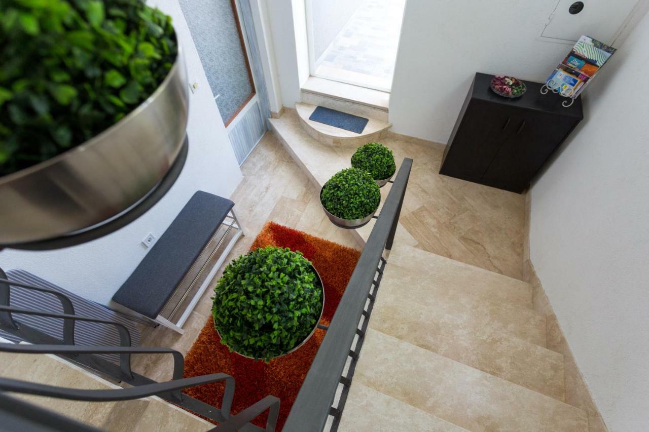 Apartments Lidija - Sea View Apartment With Exclusive Right Of Using Hot Tub Or Split Level Apartment With Exclusive Right Of Using Pool Podstrana Esterno foto