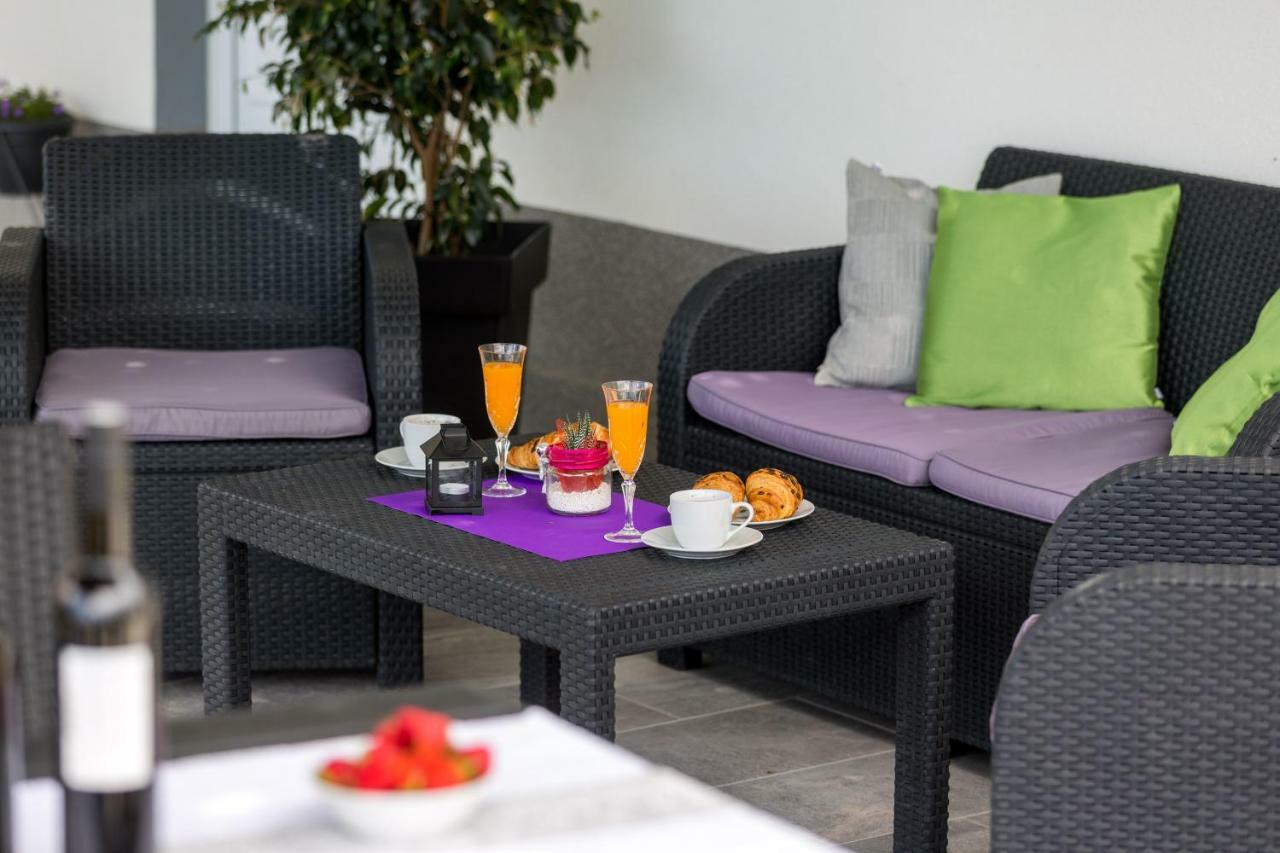 Apartments Lidija - Sea View Apartment With Exclusive Right Of Using Hot Tub Or Split Level Apartment With Exclusive Right Of Using Pool Podstrana Esterno foto
