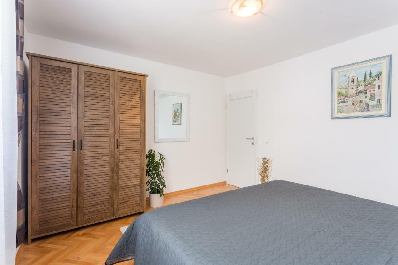Apartments Lidija - Sea View Apartment With Exclusive Right Of Using Hot Tub Or Split Level Apartment With Exclusive Right Of Using Pool Podstrana Esterno foto